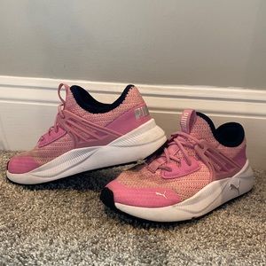 Girls puma tennis shoes size 13